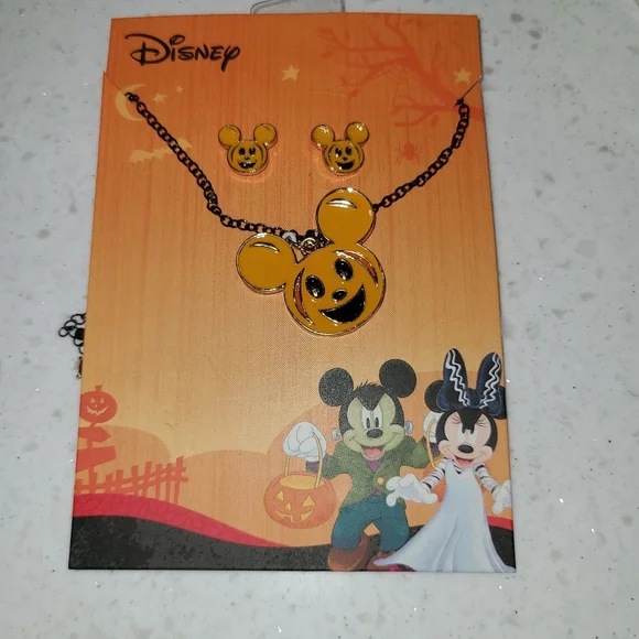🎃 New Disney Halloween Mickey Pumpkin Stud Earrings & Necklace Set - Picture 2 of 2